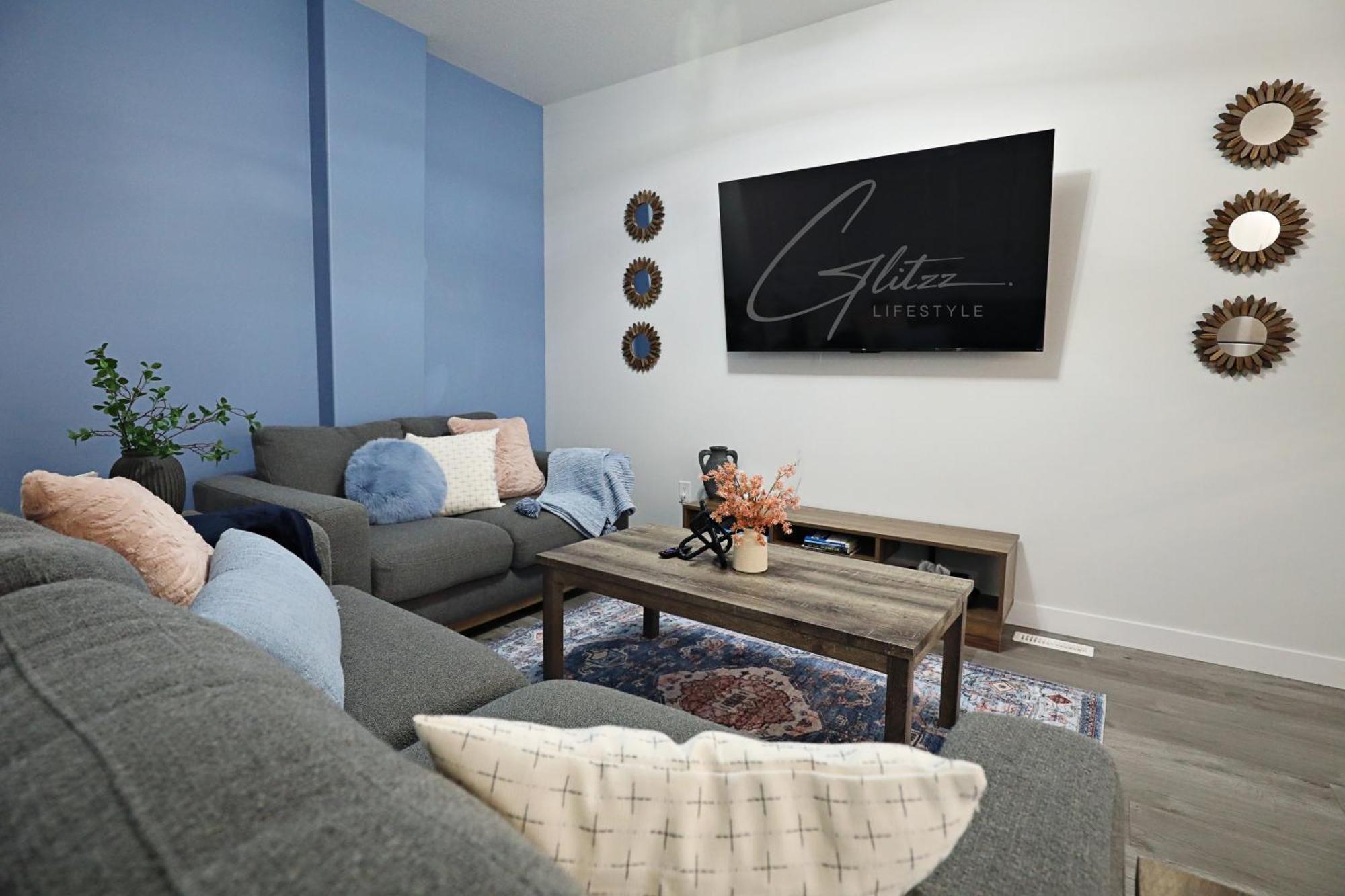 Beautiful Home With 4 King Beds,Airport,Disney+ Edmonton Exterior foto